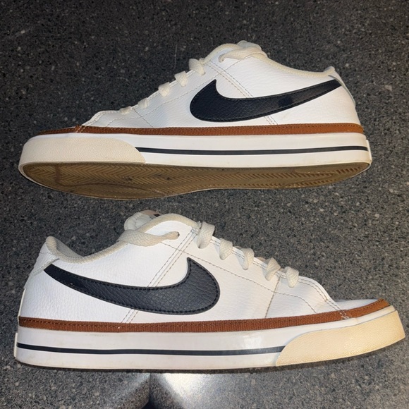 Nike Woman’s Court Legacy Sneaker - Picture 1 of 5